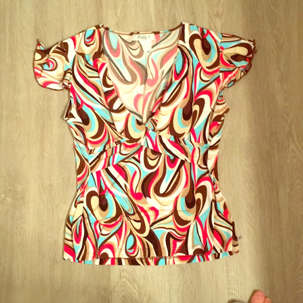Swirly V-neck top